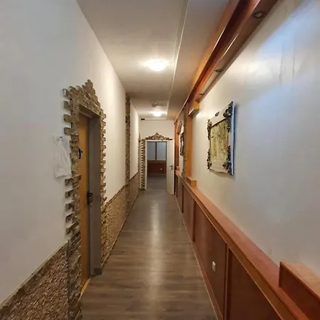 Moji 5 Hotel